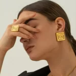 SPIRAL SQUARE GOLD EARRINGS - Image 3