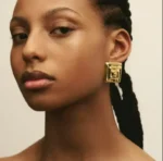 SPIRAL SQUARE GOLD EARRINGS - Image 9