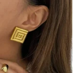 SPIRAL SQUARE GOLD EARRINGS - Image 10