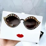 Retro Acrylic Face Clutch - Image 5